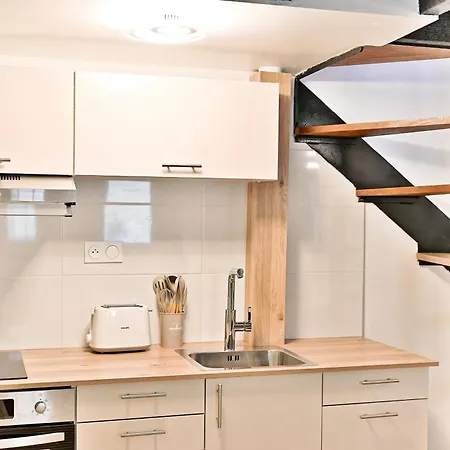 Апартаменты Maisonette 5 Minutes From Paris Iii